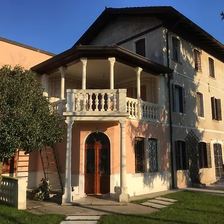 Ernestine Family Bed & Breakfast