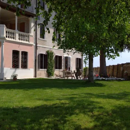 Ernestine Family Bed & Breakfast