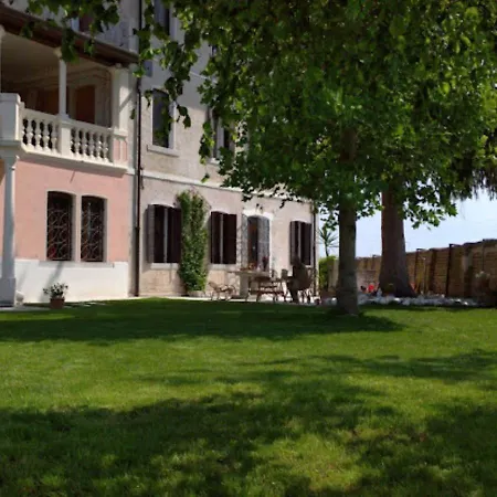 Ernestine Family Bed and Breakfast
